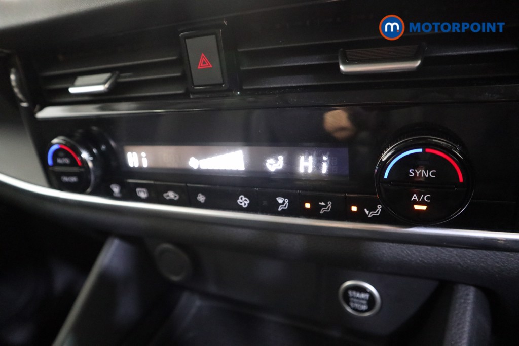 Nissan Qashqai Acenta Premium Automatic Petrol SUV - Stock Number (1618984) - 9th supplementary image