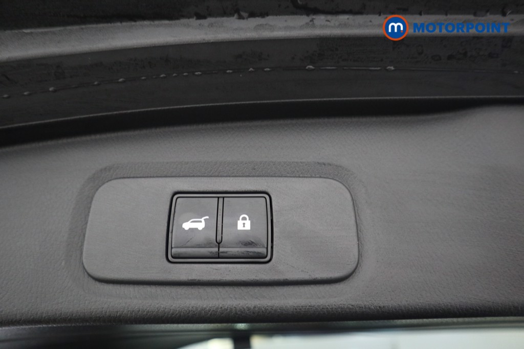 Nissan Qashqai Tekna Manual Petrol SUV - Stock Number (1619456) - 22nd supplementary image