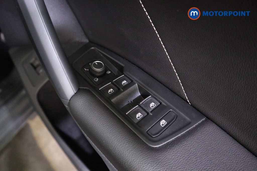 Volkswagen Tiguan R-Line Automatic Petrol SUV - Stock Number (1620901) - 18th supplementary image