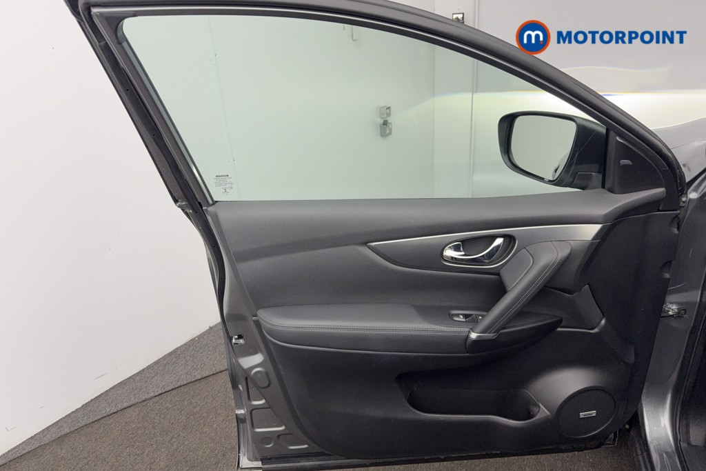 Nissan Qashqai Tekna-Plus Manual Petrol SUV - Stock Number (1621645) - 4th supplementary image