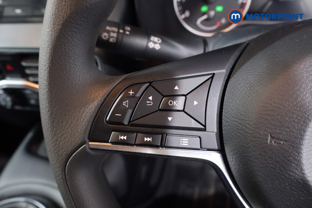 Nissan Juke Acenta Premium Manual Petrol SUV - Stock Number (1621197) - 7th supplementary image