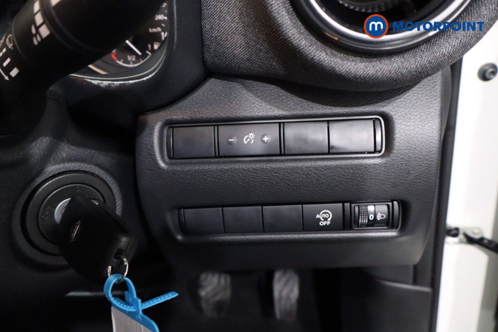 Nissan Juke Acenta Premium Manual Petrol SUV - Stock Number (1621207) - 20th supplementary image