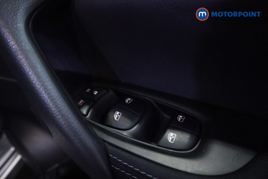 Nissan Qashqai Acenta Premium Automatic Diesel SUV - Stock Number (1618622) - 4th supplementary image