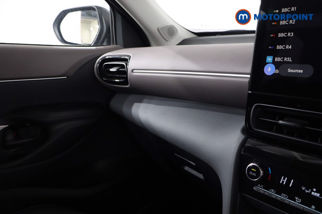 Toyota Yaris Cross Excel Automatic Petrol-Electric Hybrid Estate - Stock Number (1620049) - 17th supplementary image