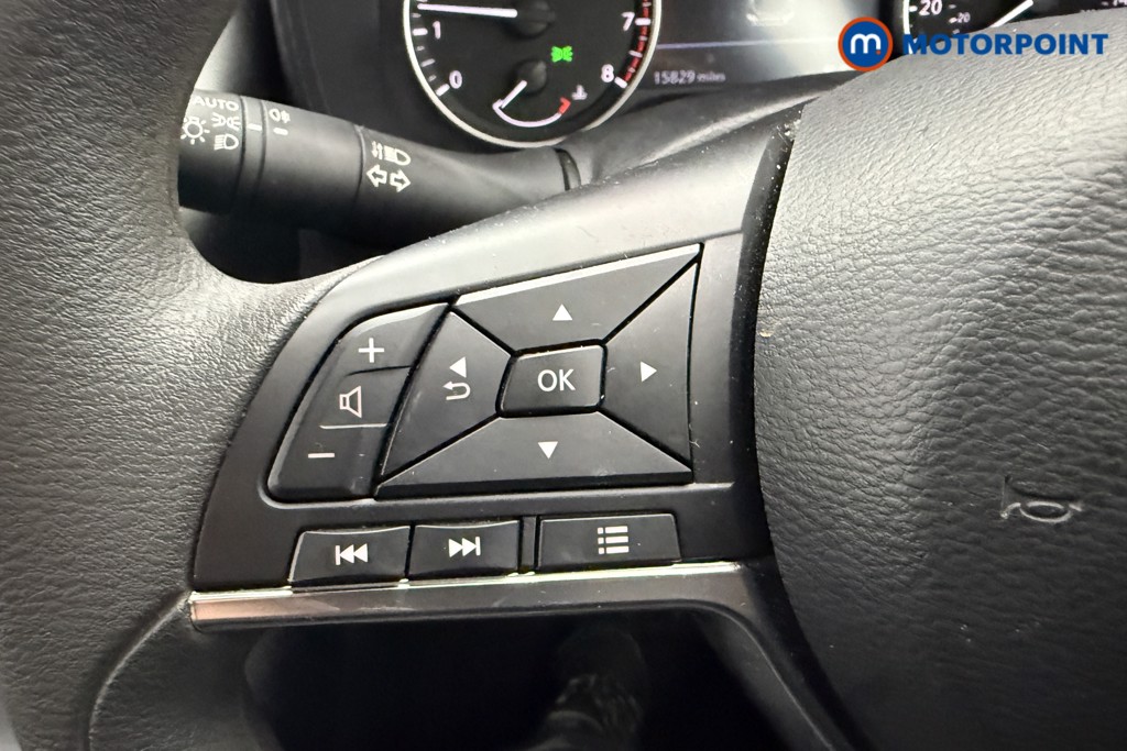 Nissan Juke Acenta Premium Manual Petrol SUV - Stock Number (1616748) - 6th supplementary image