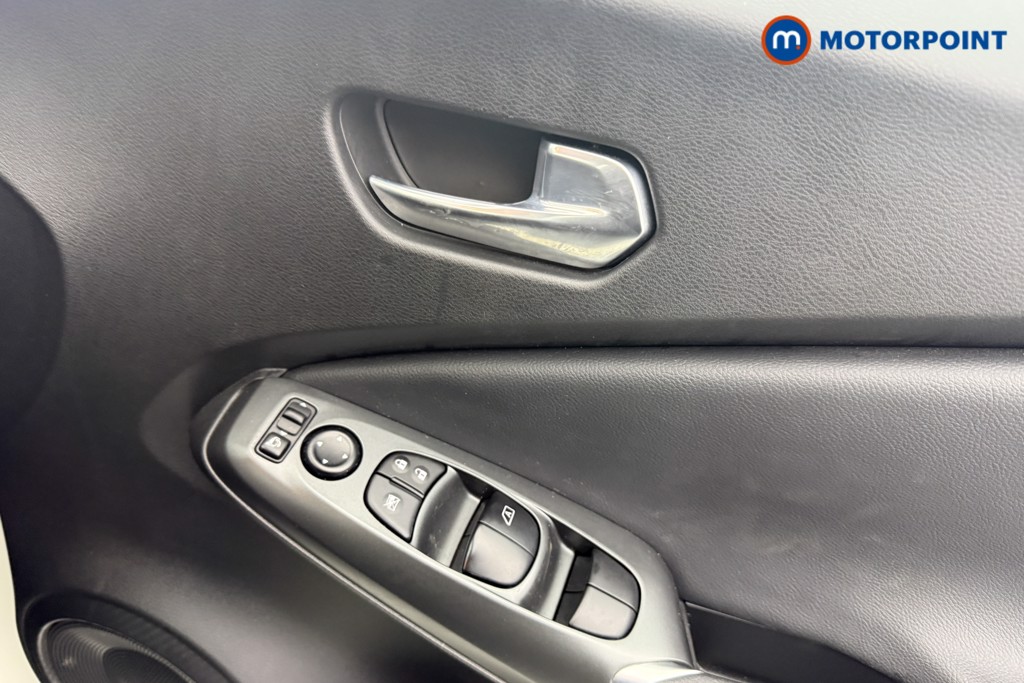 Nissan Juke Acenta Premium Manual Petrol SUV - Stock Number (1616748) - 9th supplementary image