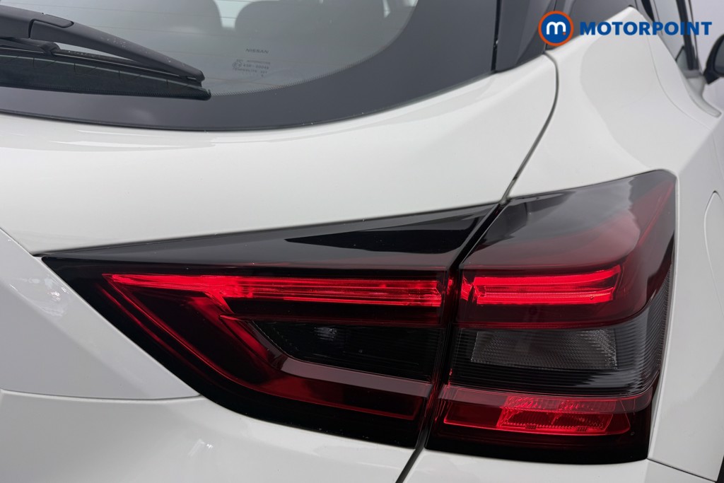 Nissan Juke Acenta Premium Manual Petrol SUV - Stock Number (1616748) - 16th supplementary image