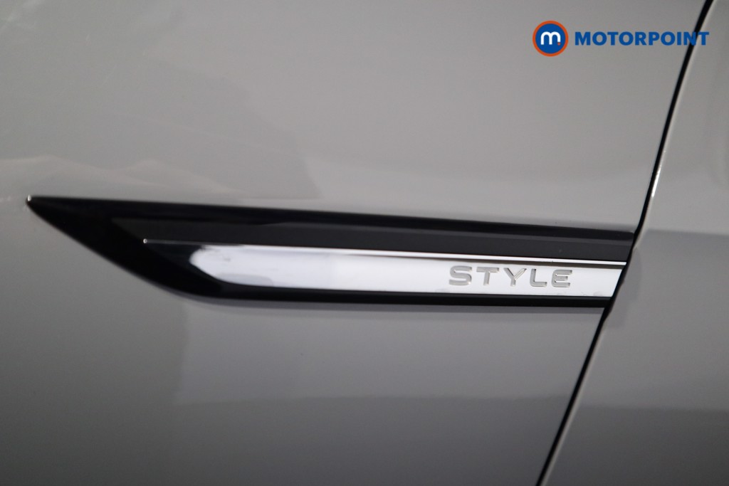 Volkswagen Golf Style Automatic Diesel Hatchback - Stock Number (1618379) - 33rd supplementary image