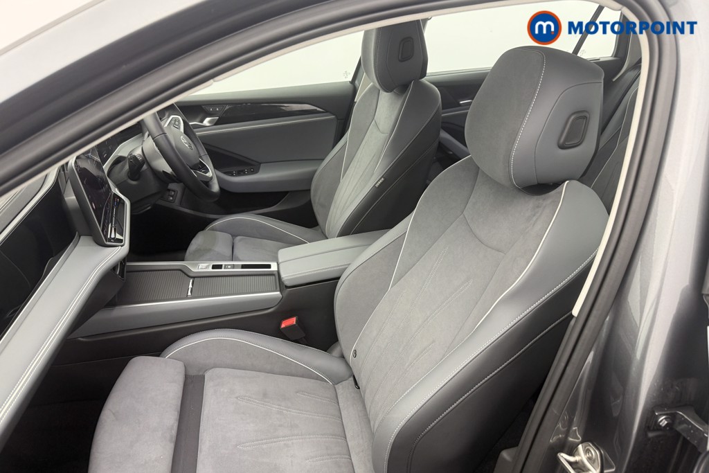 Volkswagen Passat Life Automatic Petrol Plug-In Hybrid Estate - Stock Number (1618579) - 12th supplementary image