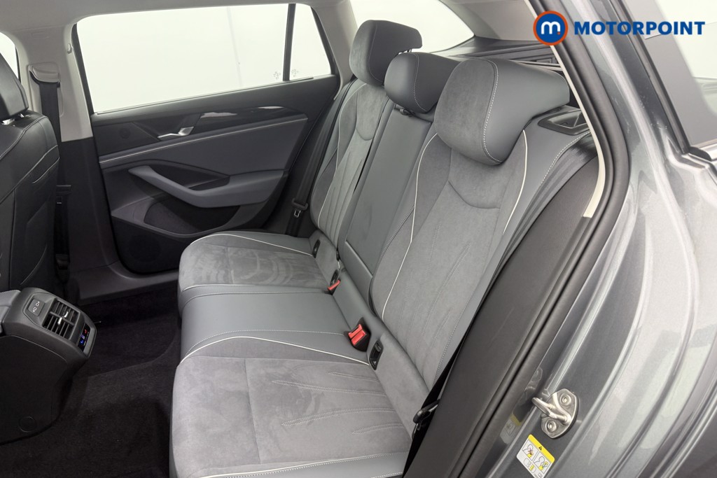 Volkswagen Passat Life Automatic Petrol Plug-In Hybrid Estate - Stock Number (1618579) - 13th supplementary image