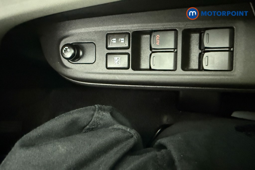 Suzuki Swift Motion Automatic Petrol Hatchback - Stock Number (1619207) - 18th supplementary image