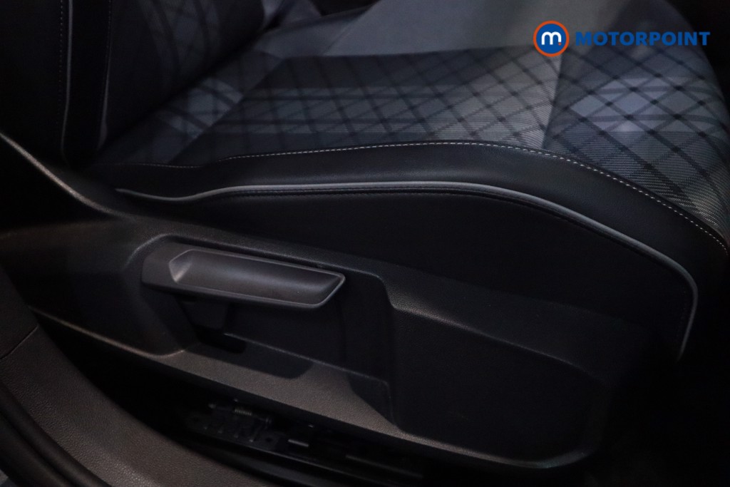 Volkswagen Golf R-Line Manual Petrol Hatchback - Stock Number (1619540) - 6th supplementary image