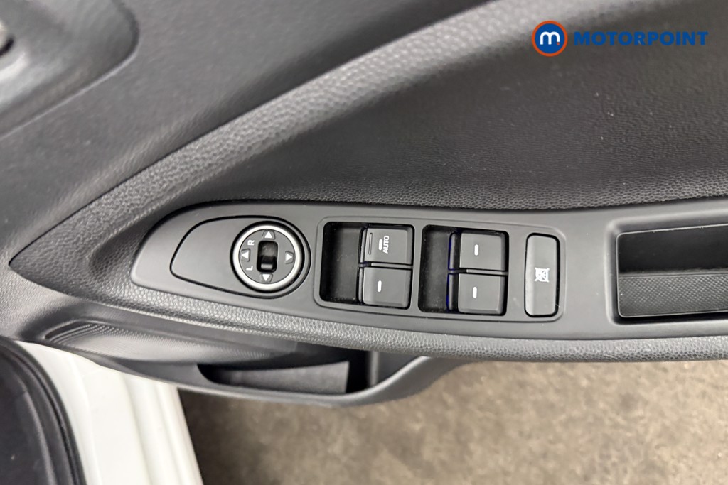 Hyundai I20 Play Manual Petrol Hatchback - Stock Number (1620586) - 17th supplementary image