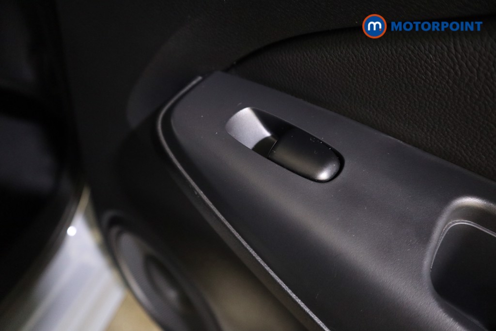 Nissan Juke N-Connecta Automatic Petrol-Electric Hybrid SUV - Stock Number (1620700) - 19th supplementary image