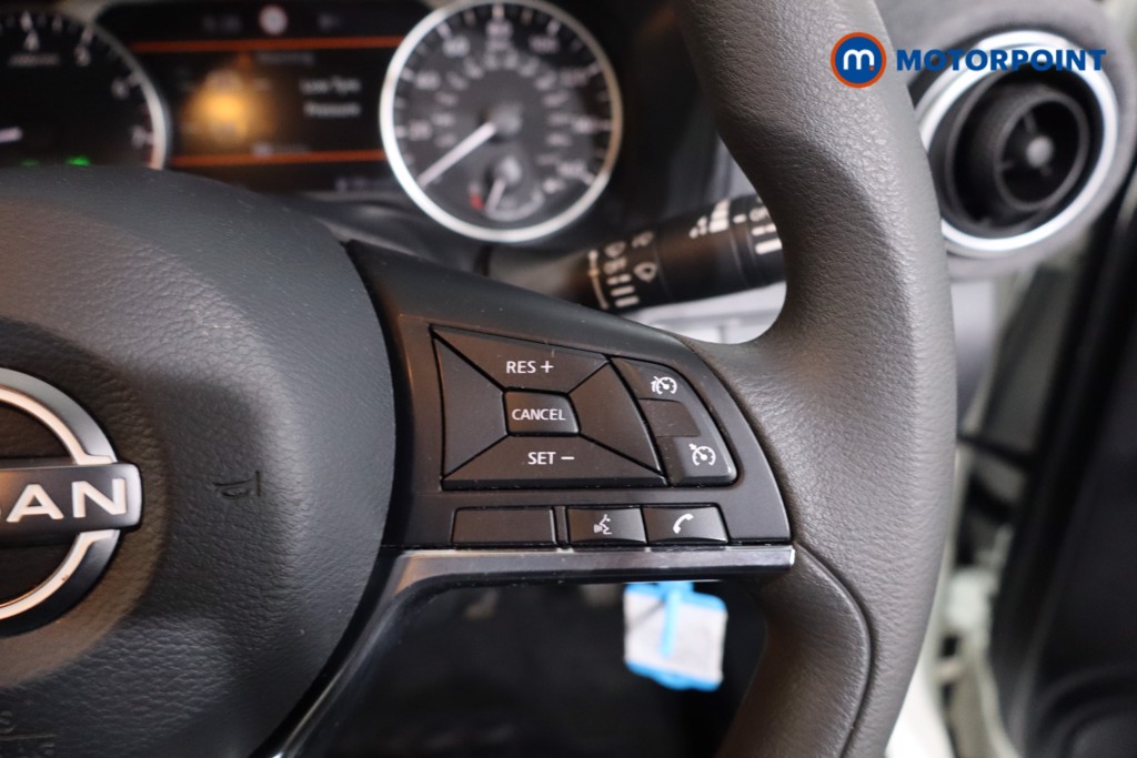 Nissan Juke Acenta Premium Manual Petrol SUV - Stock Number (1621200) - 8th supplementary image