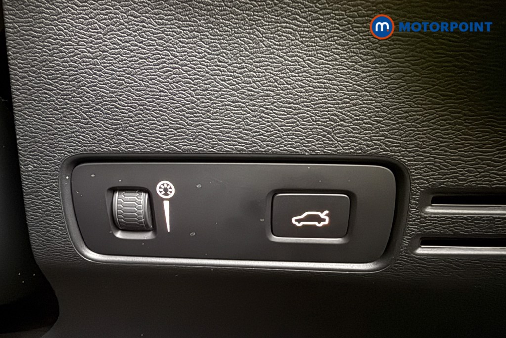 Volvo Xc40 R Design Pro Automatic Petrol SUV - Stock Number (1601533) - 17th supplementary image