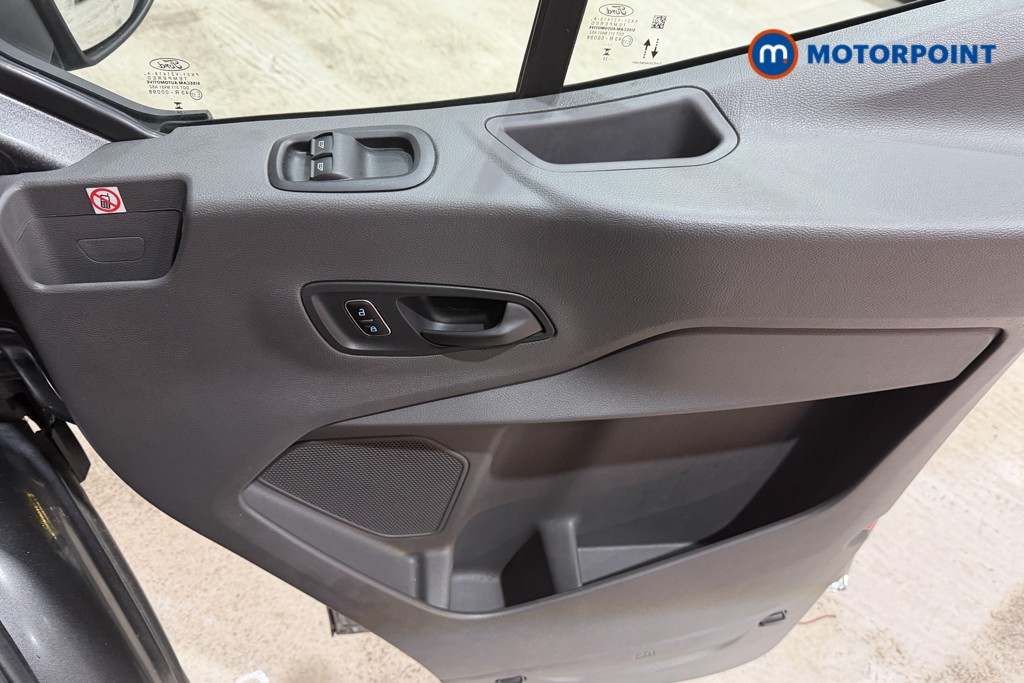 Ford Transit Limited Automatic Diesel Medium Roof Van - Stock Number (1606170) - 8th supplementary image