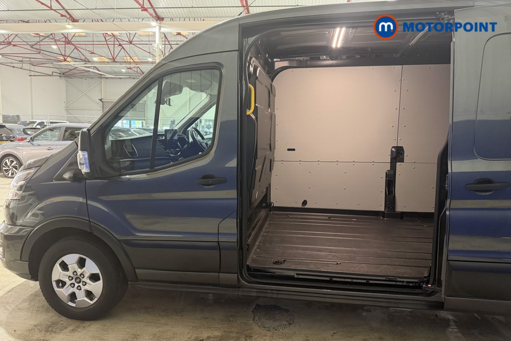 Ford Transit Limited Automatic Diesel Medium Roof Van - Stock Number (1606170) - 11th supplementary image