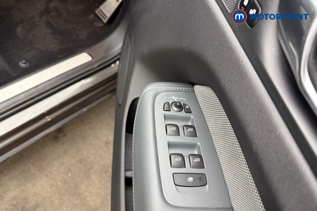 Volvo Xc60 R Design Pro Automatic Diesel SUV - Stock Number (1607509) - 17th supplementary image