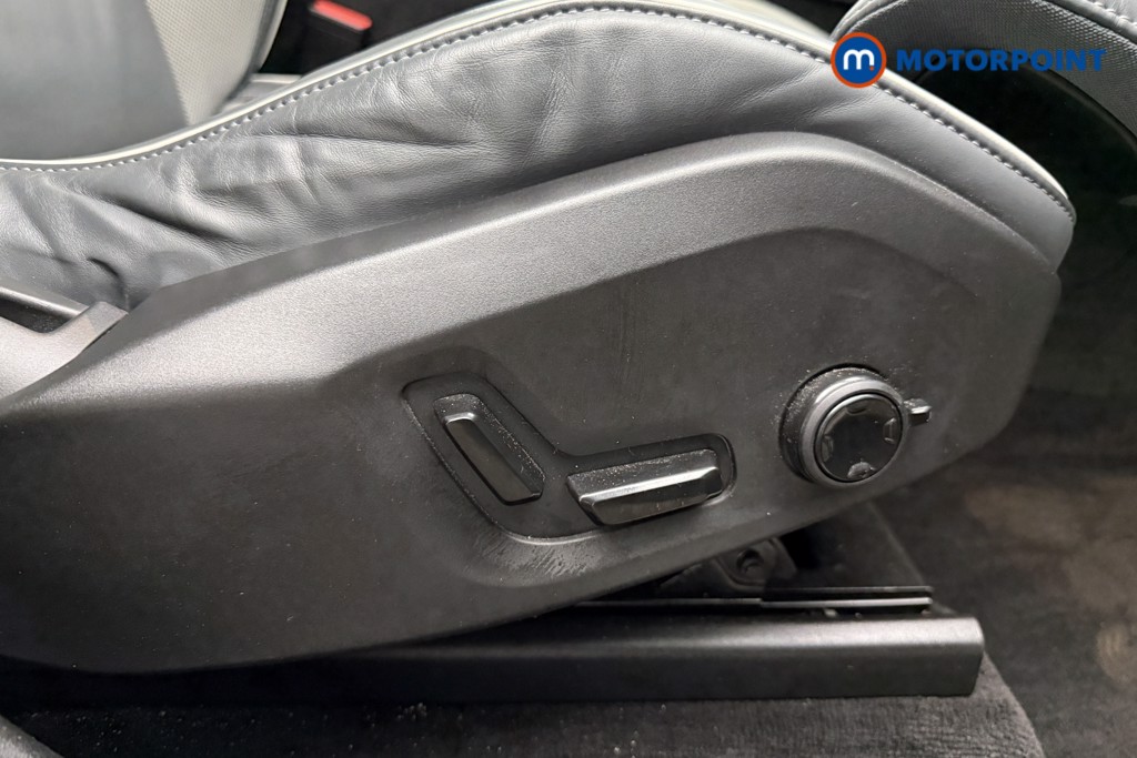 Volvo Xc60 R Design Pro Automatic Diesel SUV - Stock Number (1607509) - 18th supplementary image