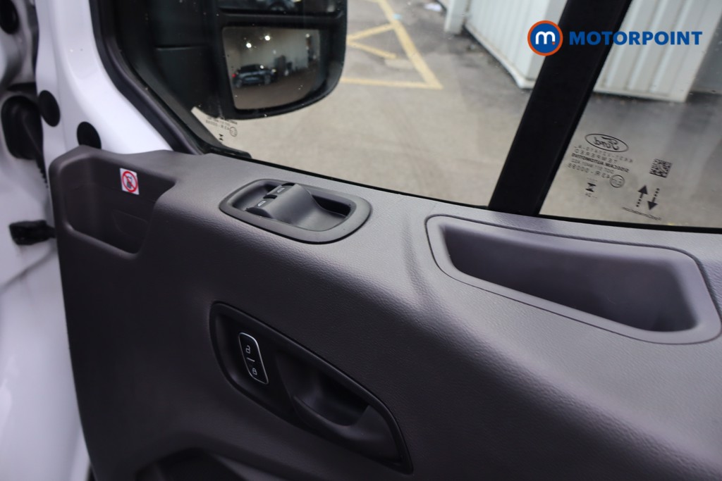 Ford Transit Limited Automatic Diesel Medium Roof Van - Stock Number (1611379) - 24th supplementary image