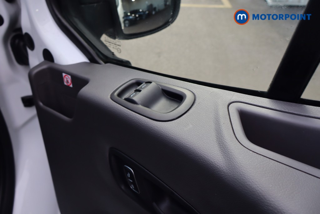 Ford Transit Limited Automatic Diesel Medium Roof Van - Stock Number (1611450) - 23rd supplementary image
