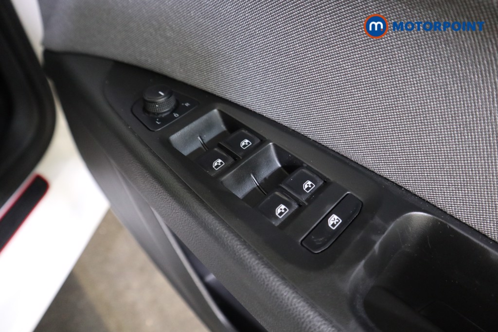 Seat Leon Se Dynamic Manual Petrol Hatchback - Stock Number (1613363) - 13th supplementary image