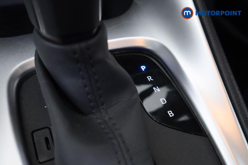 Toyota Yaris Design Automatic Petrol-Electric Hybrid Hatchback - Stock Number (1615129) - 4th supplementary image