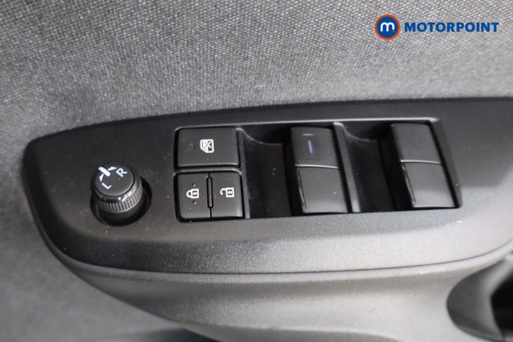 Toyota Yaris Design Automatic Petrol-Electric Hybrid Hatchback - Stock Number (1615129) - 13th supplementary image