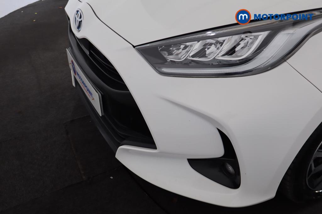 Toyota Yaris Design Automatic Petrol-Electric Hybrid Hatchback - Stock Number (1615129) - 14th supplementary image