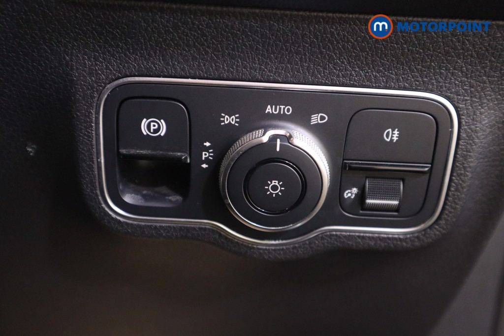 Mercedes-Benz GLB Amg Line Automatic Petrol SUV - Stock Number (1617114) - 11th supplementary image