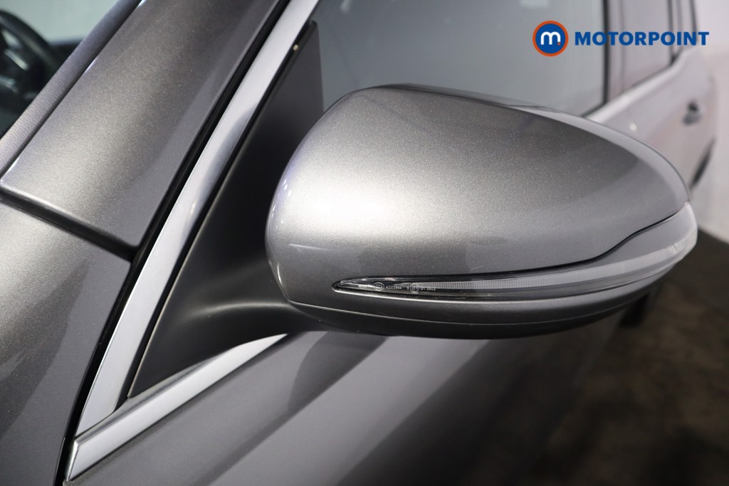 Mercedes-Benz GLB Amg Line Automatic Petrol SUV - Stock Number (1617114) - 32nd supplementary image