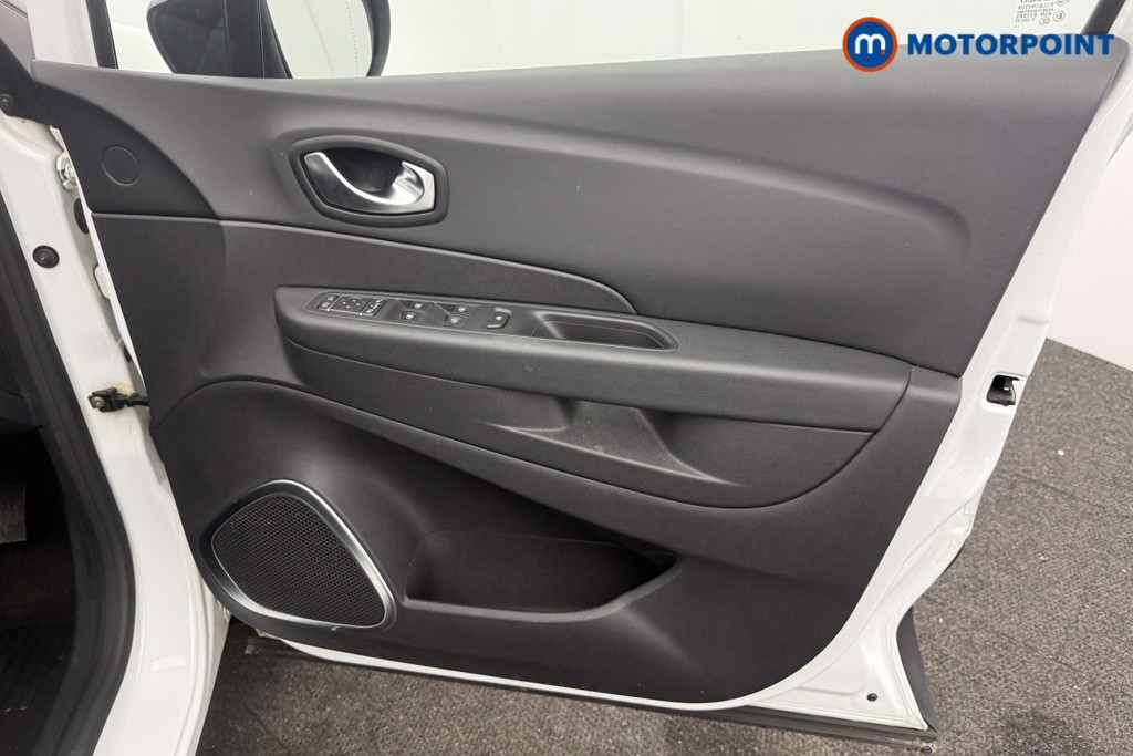 Renault Captur Dynamique S Nav Manual Diesel SUV - Stock Number (1617284) - 2nd supplementary image