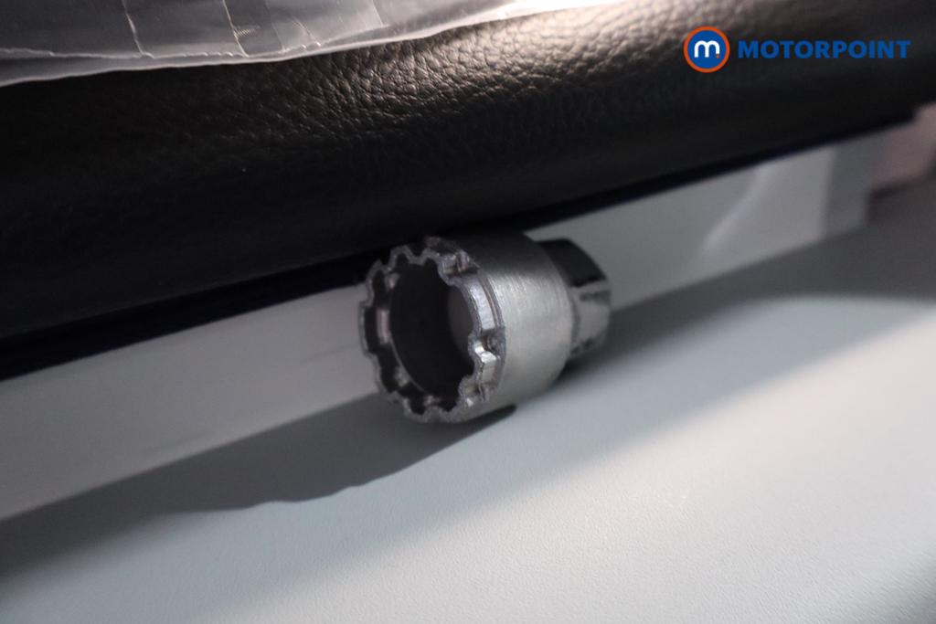 Hyundai Kona Ultimate Automatic Petrol-Electric Hybrid SUV - Stock Number (1618200) - 17th supplementary image