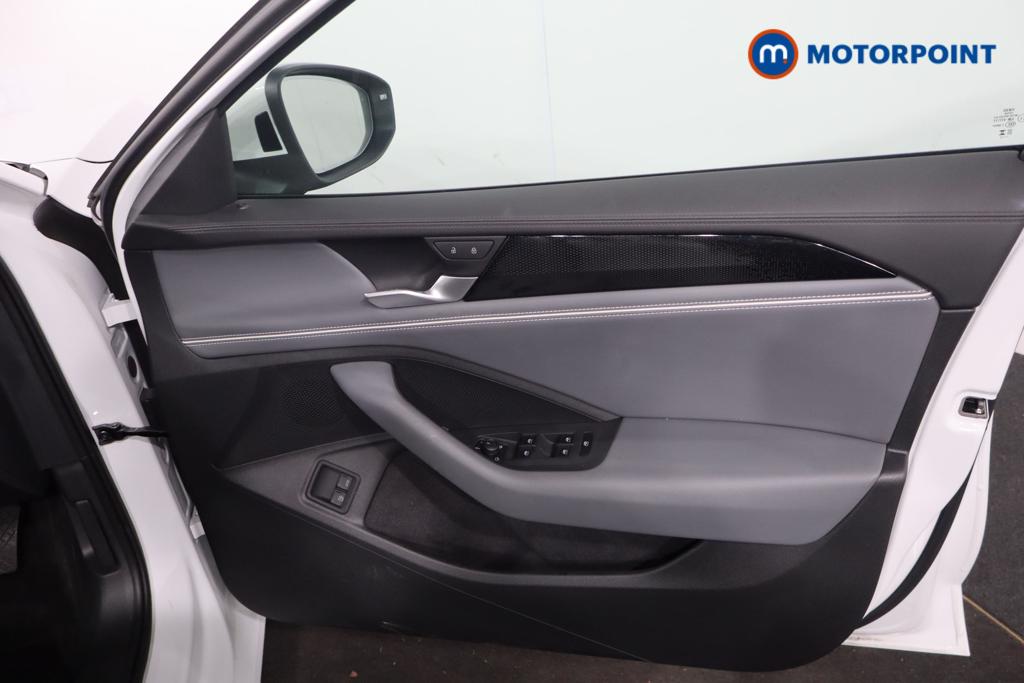 Volkswagen Passat Life Automatic Petrol Plug-In Hybrid Estate - Stock Number (1618659) - 11th supplementary image