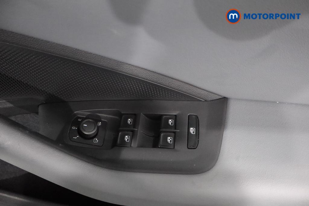 Volkswagen Passat Life Automatic Petrol Plug-In Hybrid Estate - Stock Number (1618659) - 13th supplementary image