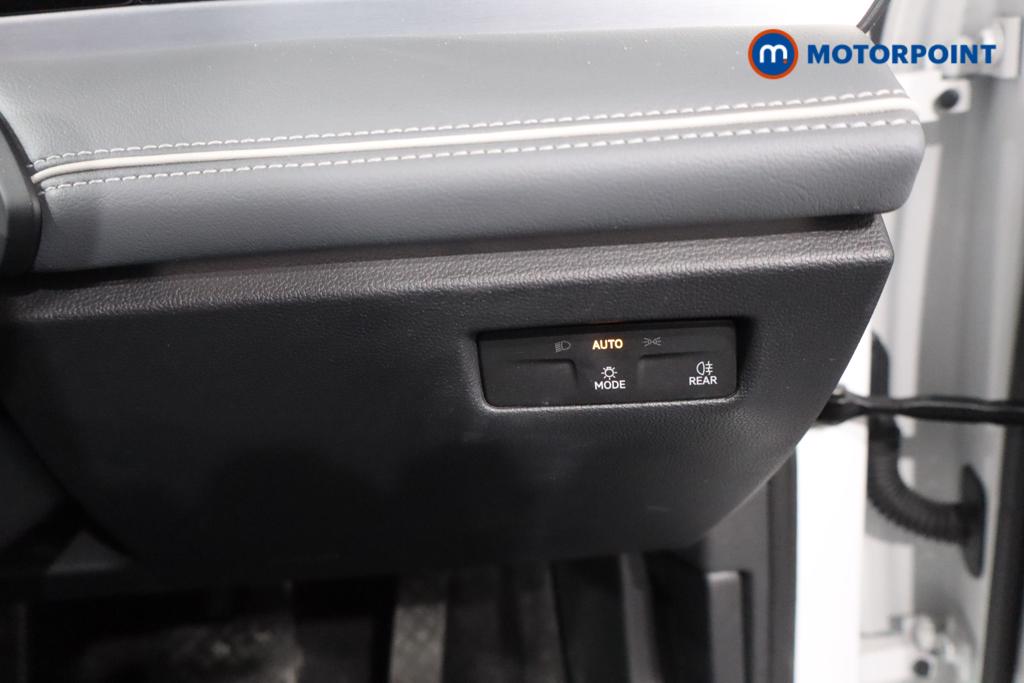 Volkswagen Passat Life Automatic Petrol Plug-In Hybrid Estate - Stock Number (1618659) - 17th supplementary image