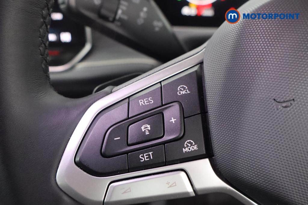 Volkswagen Passat Life Automatic Petrol Plug-In Hybrid Estate - Stock Number (1618659) - 19th supplementary image