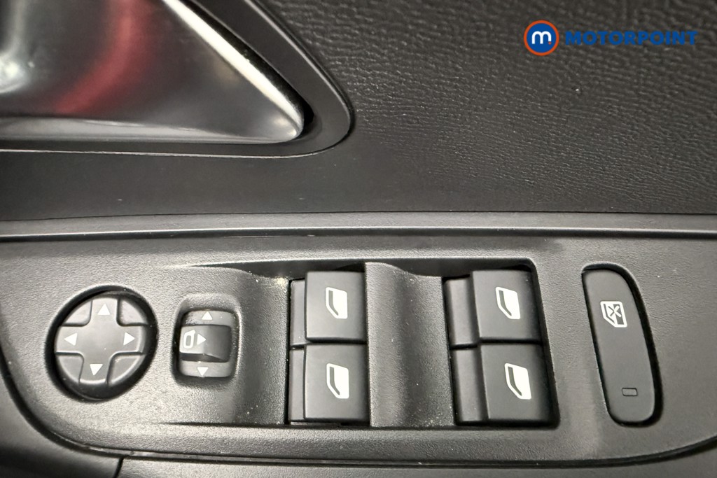 Peugeot 2008 Allure Manual Petrol SUV - Stock Number (1618981) - 18th supplementary image