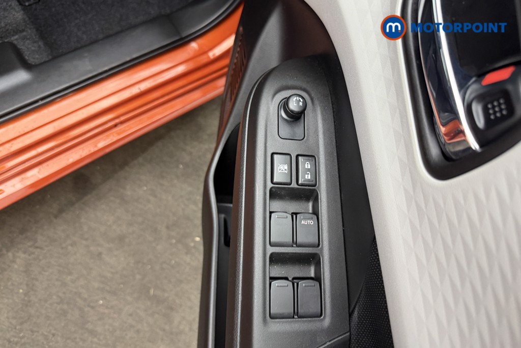 Suzuki Swift Motion Automatic Petrol Hatchback - Stock Number (1619129) - 18th supplementary image