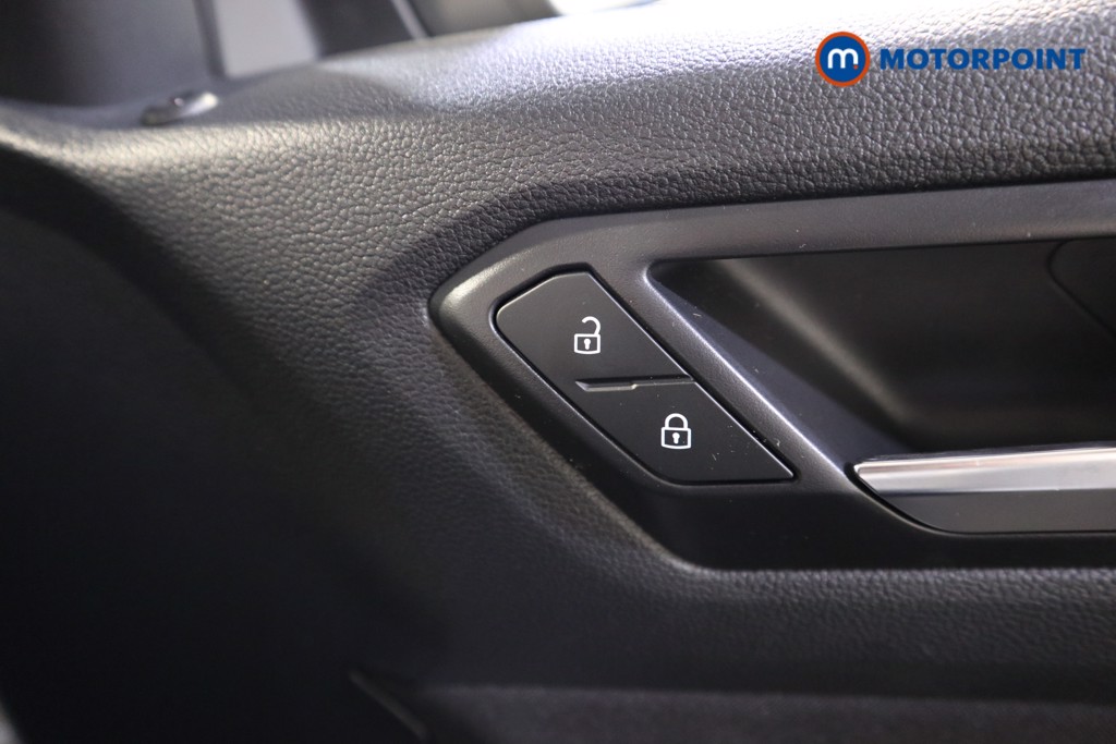 Volkswagen T-Roc Active Automatic Petrol Convertible - Stock Number (1619760) - 14th supplementary image