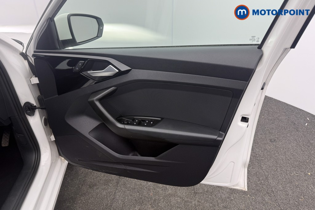 Audi A1 Technik Manual Petrol Hatchback - Stock Number (1620865) - 2nd supplementary image