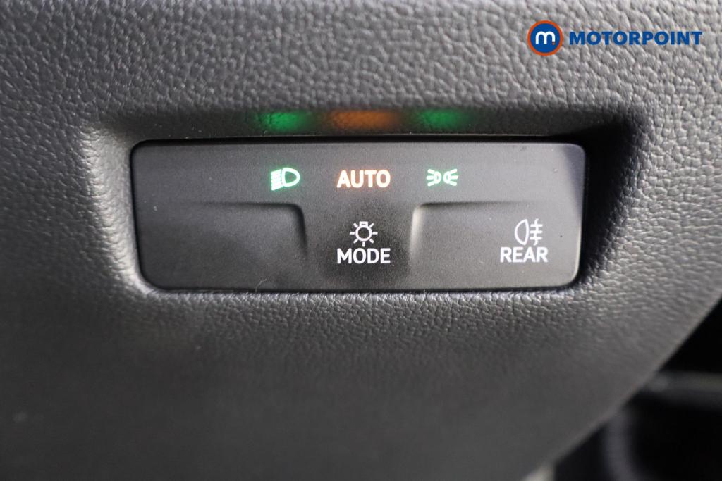 Volkswagen Passat Life Automatic Petrol Plug-In Hybrid Estate - Stock Number (1620880) - 11th supplementary image