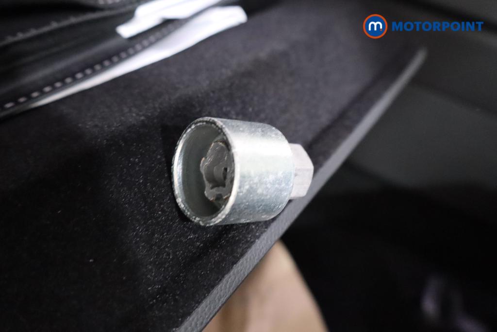 Volkswagen Passat Life Automatic Petrol Plug-In Hybrid Estate - Stock Number (1620880) - 14th supplementary image