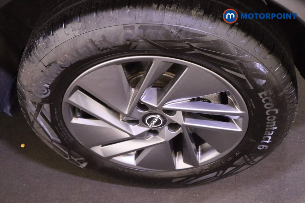 Nissan Qashqai Acenta Premium Manual Petrol SUV - Stock Number (1611122) - 9th supplementary image