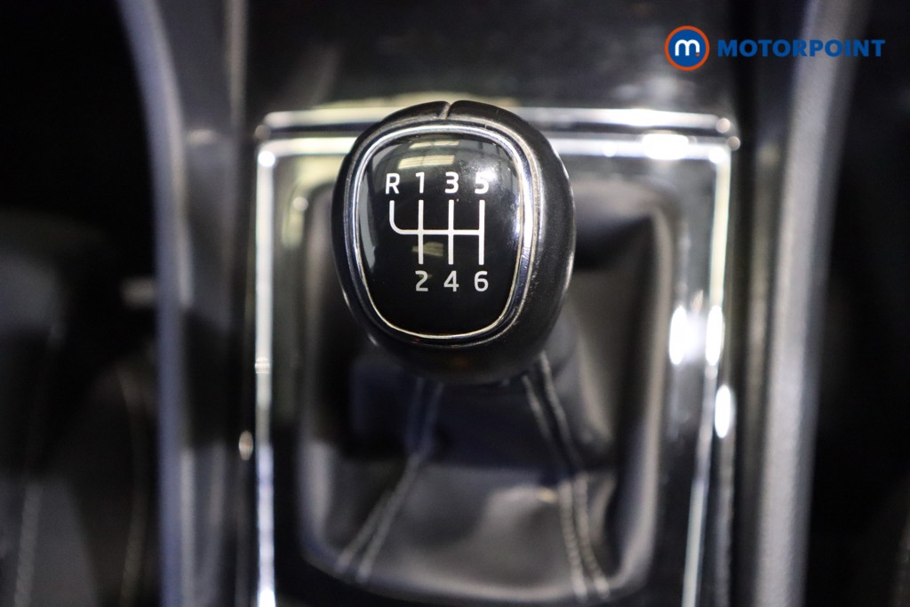 Skoda Karoq Sport Line Manual Petrol SUV - Stock Number (1611561) - 5th supplementary image