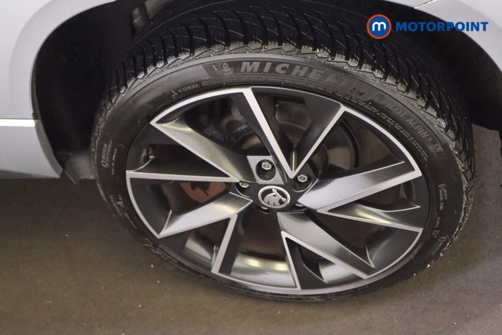 Skoda Karoq Sport Line Manual Petrol SUV - Stock Number (1611561) - 9th supplementary image