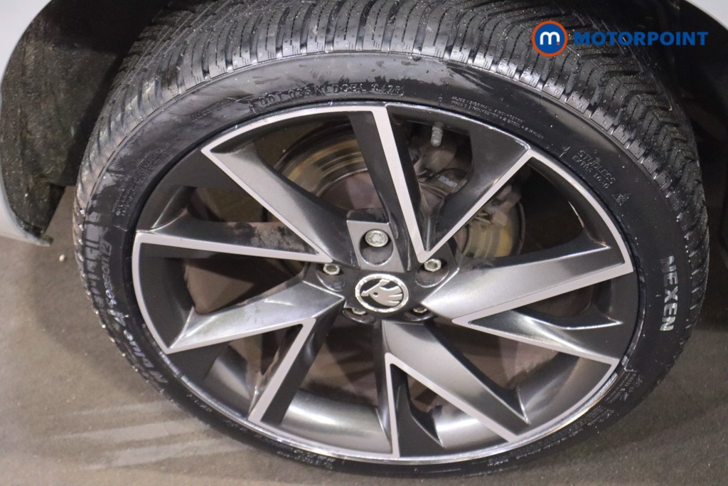 Skoda Karoq Sport Line Manual Petrol SUV - Stock Number (1611561) - 12th supplementary image