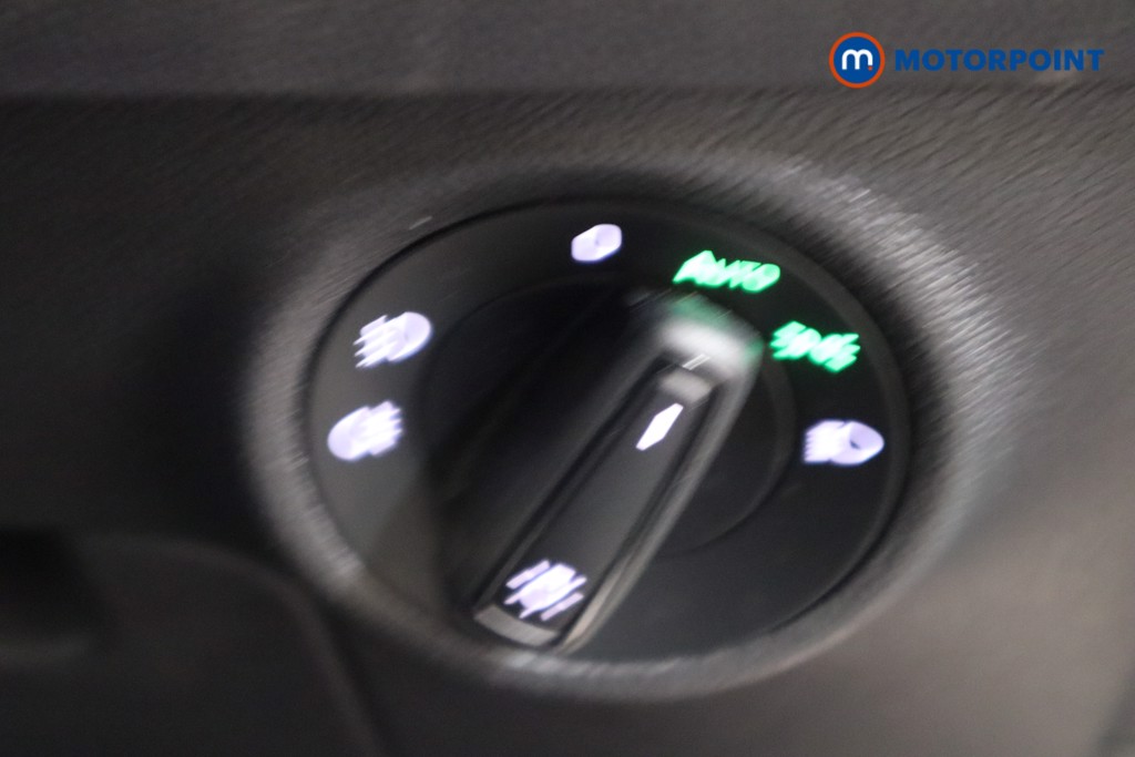 Skoda Karoq Sport Line Manual Petrol SUV - Stock Number (1611561) - 16th supplementary image