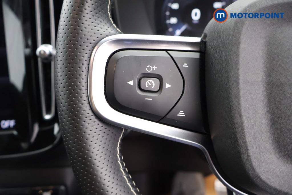 Volvo Xc40 R Design Manual Petrol SUV - Stock Number (1615498) - 2nd supplementary image